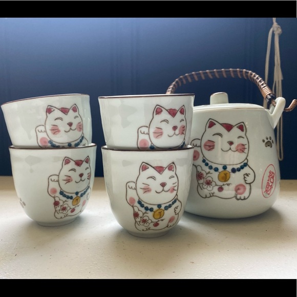 Tea pot and cups - Picture 2 of 3